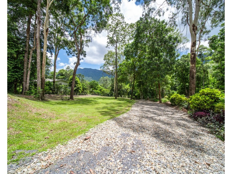42 Woodridge Close, Redlynch QLD 4870