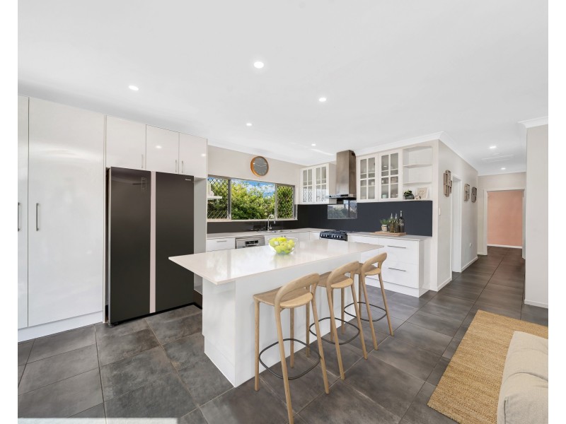 11 Beth Close, Woree QLD 4868