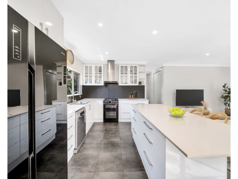 11 Beth Close, Woree QLD 4868