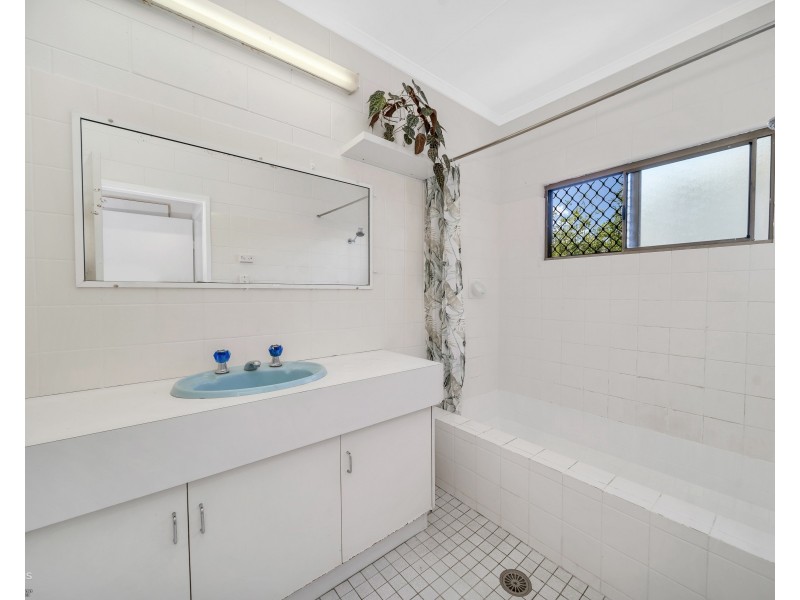 11 Beth Close, Woree QLD 4868