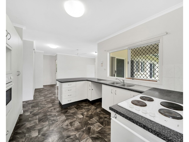 13 Nell Close, Kanimbla QLD 4870