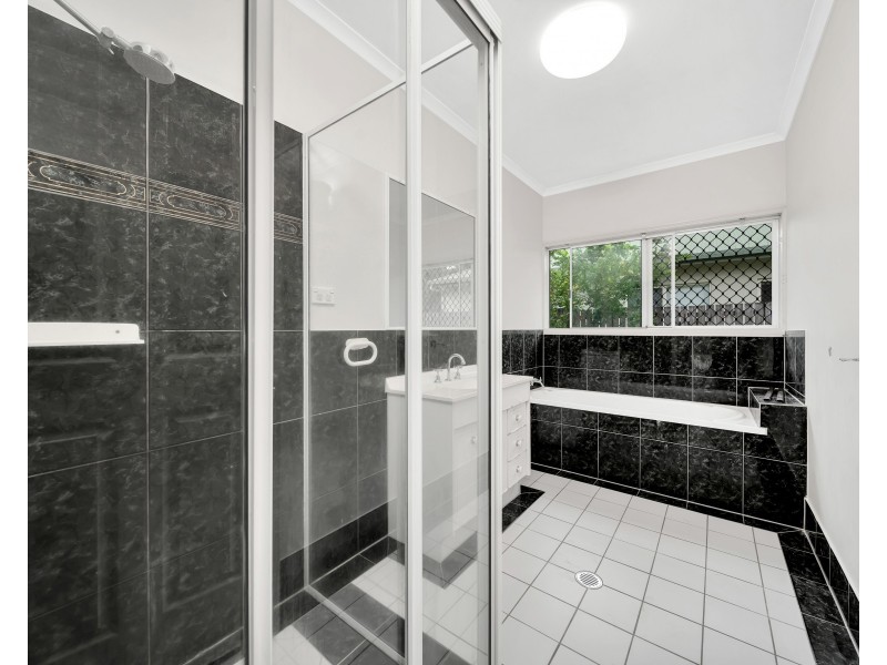 13 Nell Close, Kanimbla QLD 4870