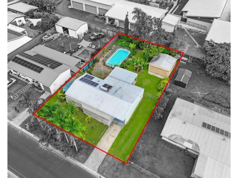 12 Tracey Close, Woree QLD 4868