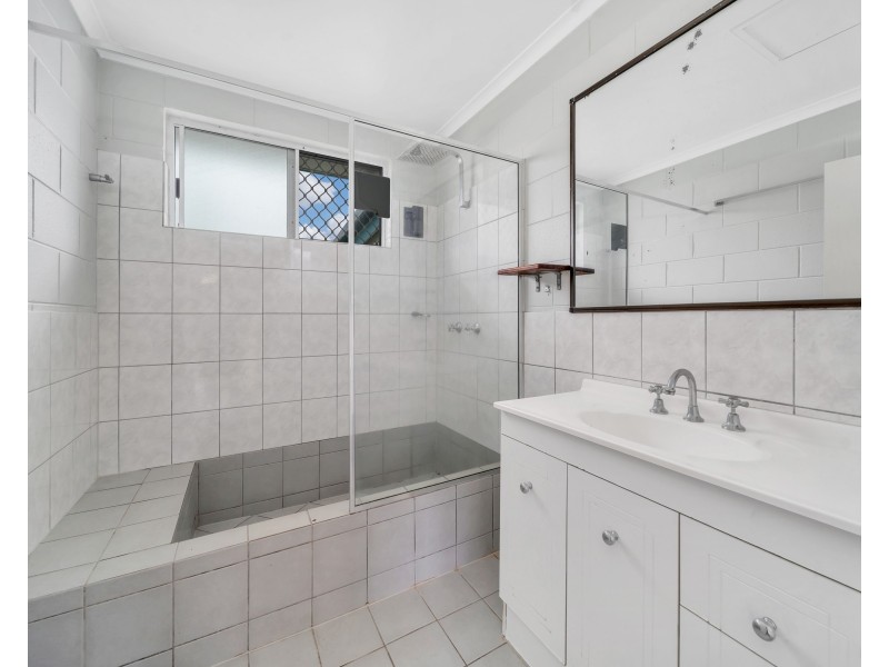 16 Windarra Street, Woree QLD 4868