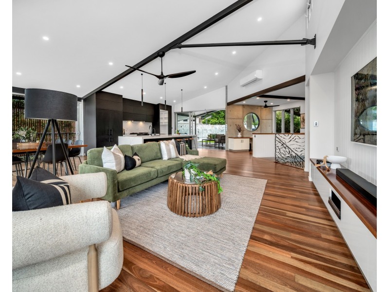 20 Bel-Air Drive, Whitfield QLD 4870