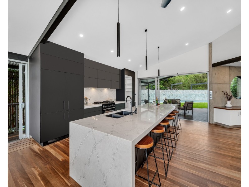 20 Bel-Air Drive, Whitfield QLD 4870