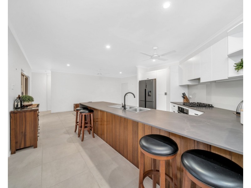12 Delaney Close, Kanimbla QLD 4870