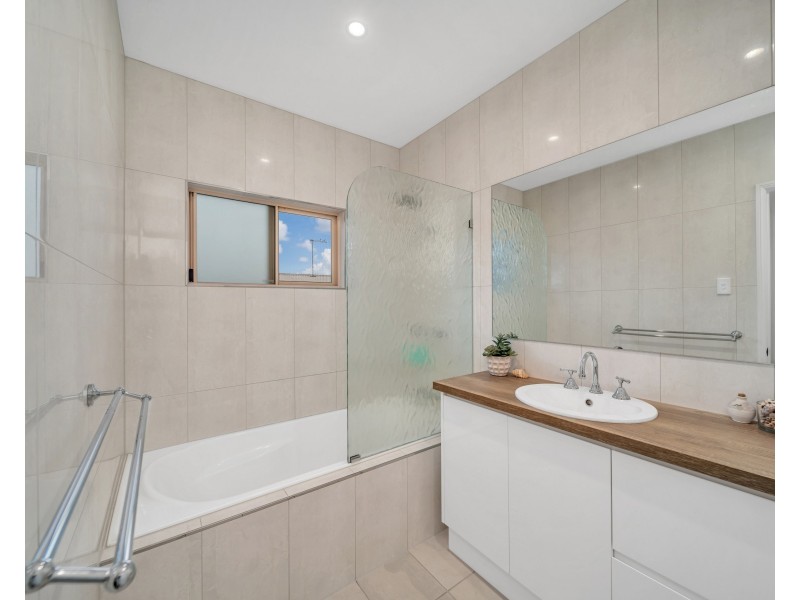 12 Delaney Close, Kanimbla QLD 4870