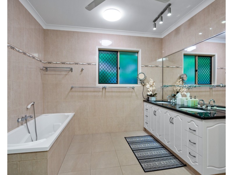 35 Chirio Drive, Redlynch QLD 4870