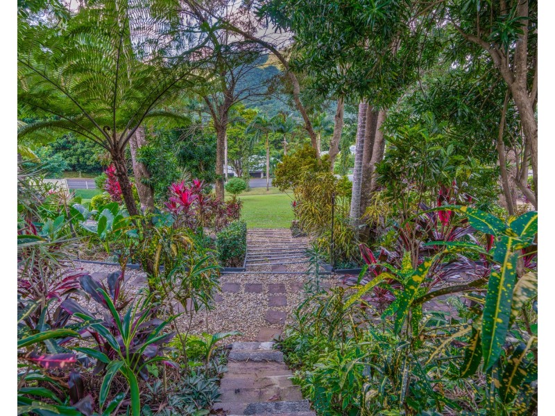 35 Chirio Drive, Redlynch QLD 4870