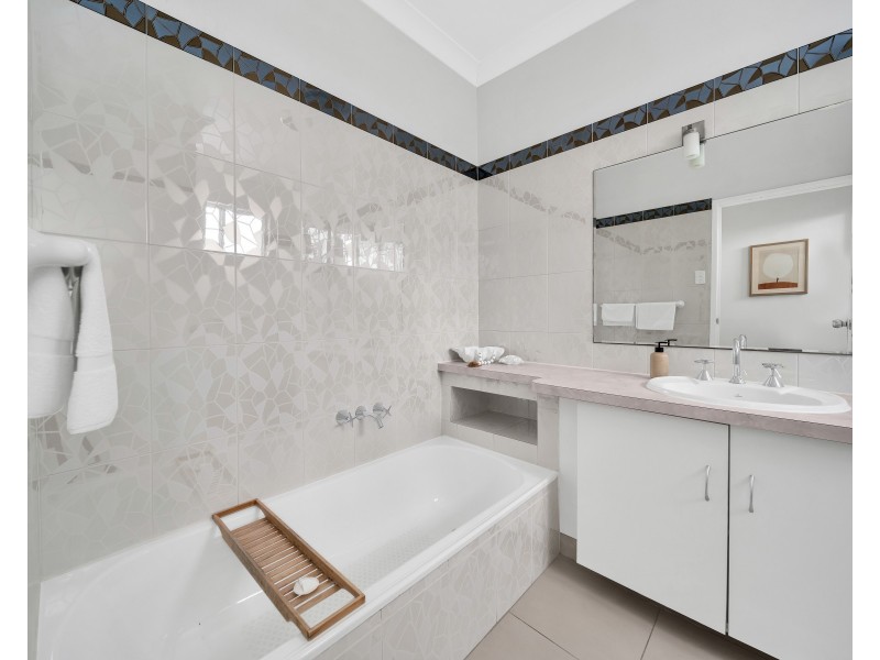 5 Marcus Close, Mooroobool QLD 4870