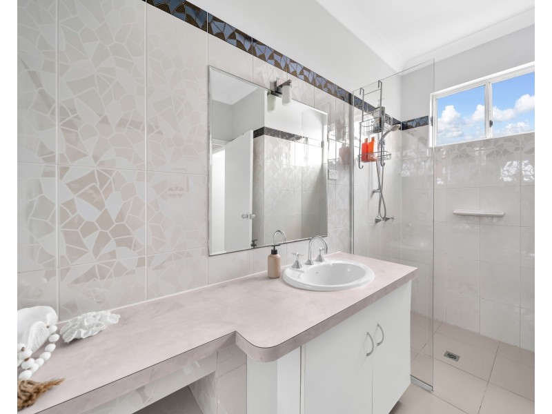 5 Marcus Close, Mooroobool QLD 4870