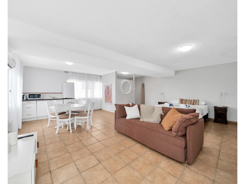 5 Marcus Close, Mooroobool QLD 4870