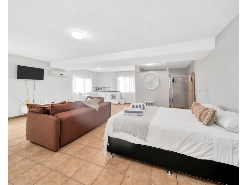 5 Marcus Close, Mooroobool QLD 4870