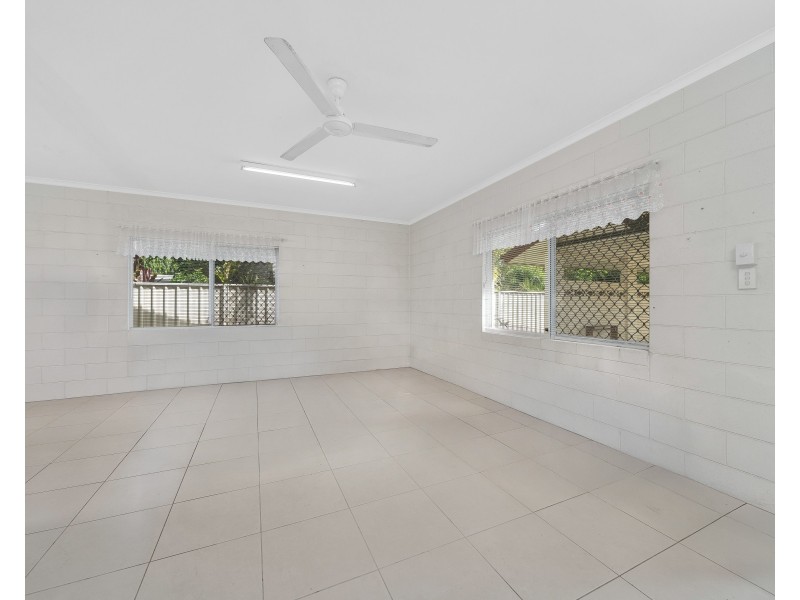 33 Chataway Street, Mooroobool QLD 4870