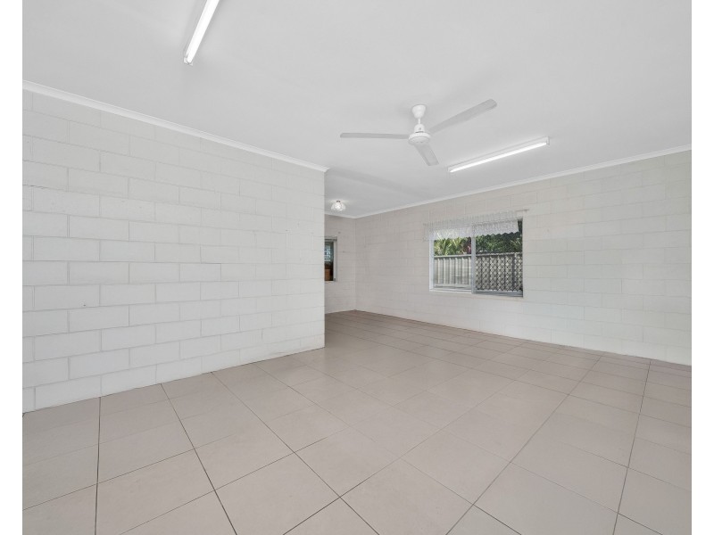 33 Chataway Street, Mooroobool QLD 4870