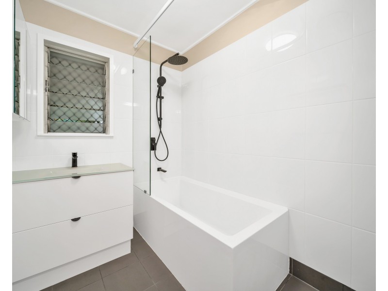 56 Moody Street, Manoora QLD 4870