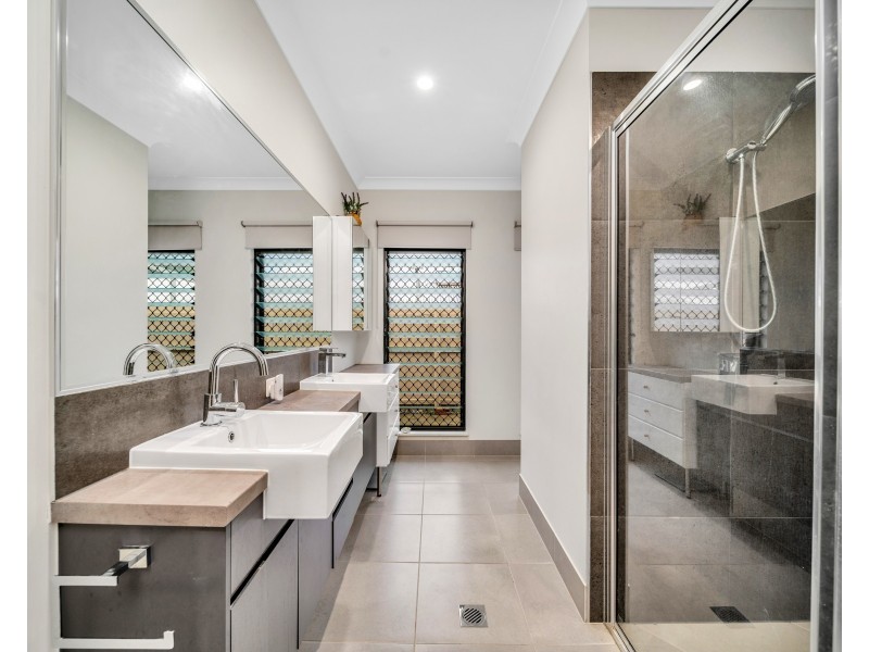 4 Mauro Close, Bentley Park QLD 4869