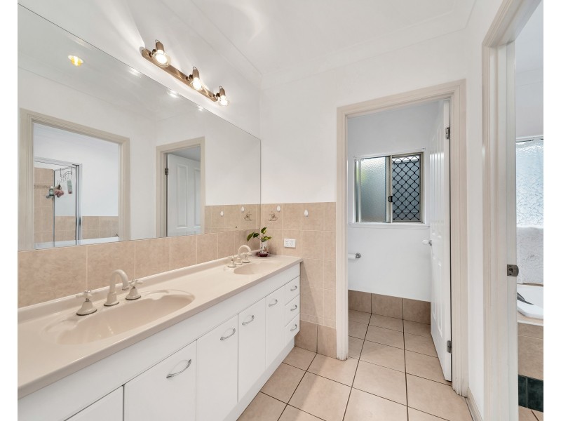 11 Sweetlip Close, Kanimbla QLD 4870