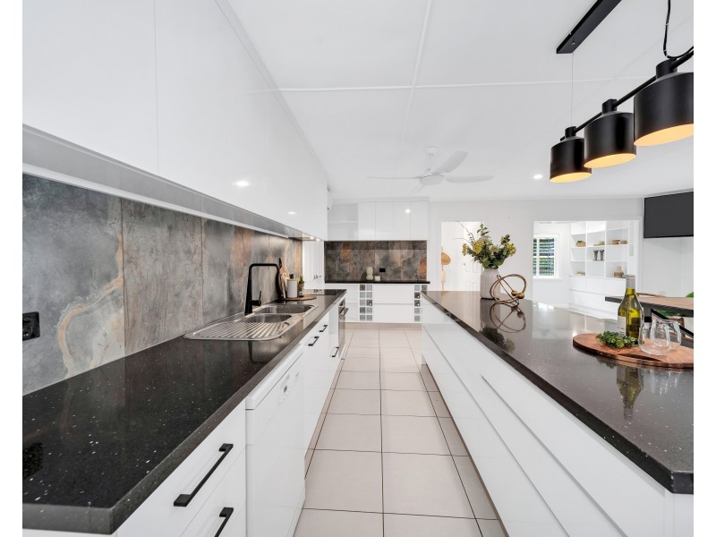 2 Vandeleur Street, Earlville QLD 4870