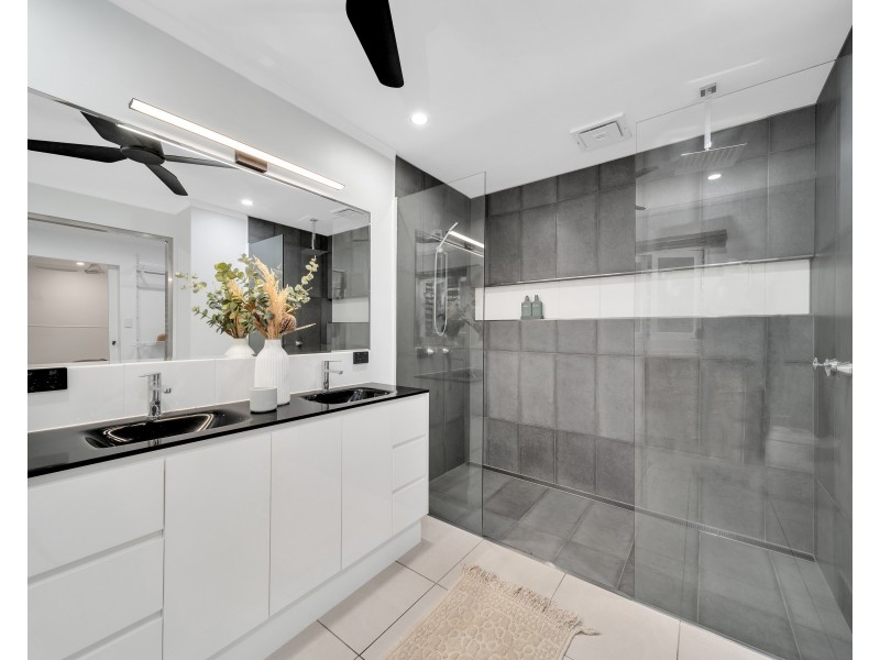 2 Vandeleur Street, Earlville QLD 4870