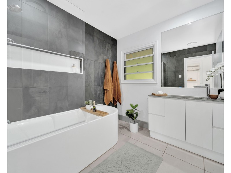 2 Vandeleur Street, Earlville QLD 4870