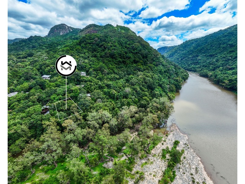 8 Barklya Close, Kamerunga QLD 4870