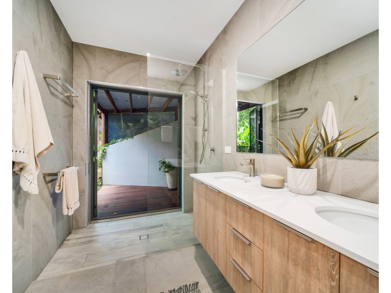 9 Douglas Track Road, Kamerunga QLD 4870