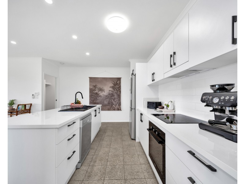 40 Sunbird Drive, Woree QLD 4868