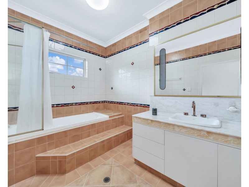 58 Koppen Terrace, Mooroobool QLD 4870