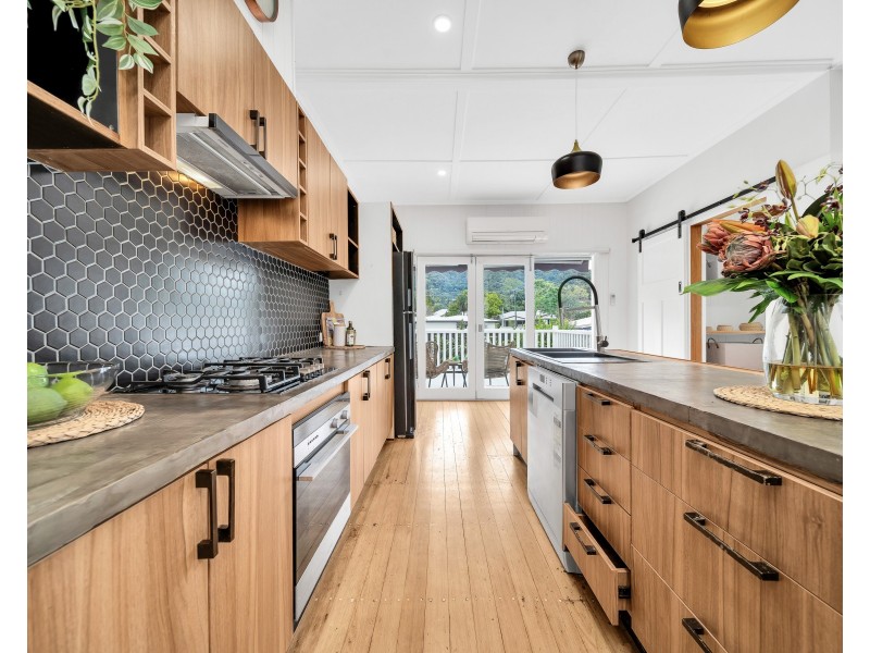 144 Greenslopes Street, Edge Hill QLD 4870