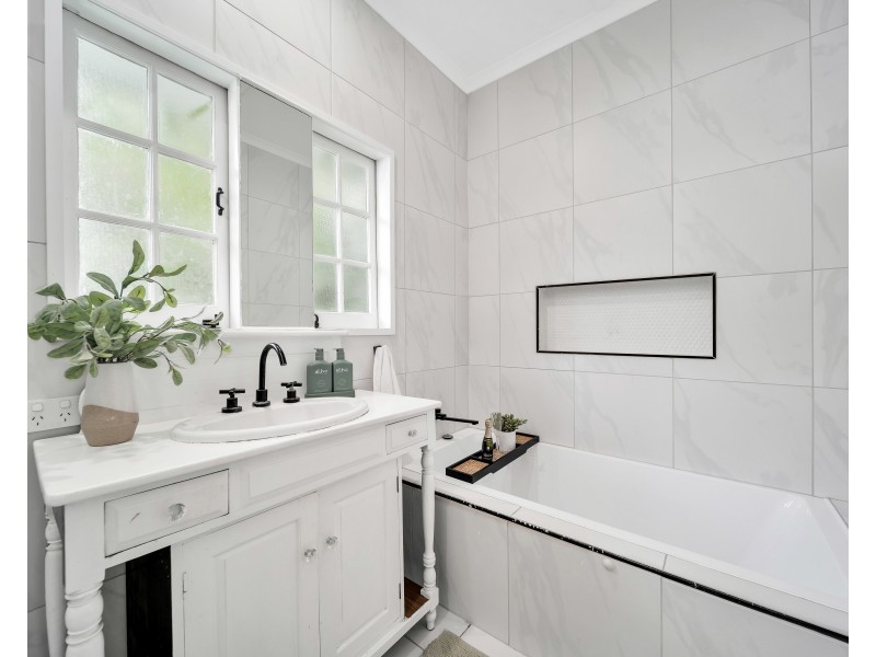 144 Greenslopes Street, Edge Hill QLD 4870