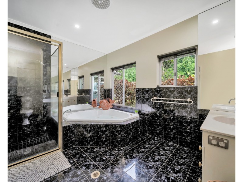 21 Flindersia Street, Redlynch QLD 4870