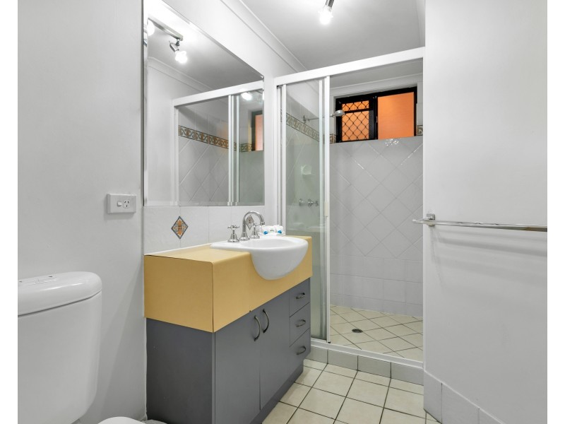 5/253-255 Lake Street, Cairns North QLD 4870