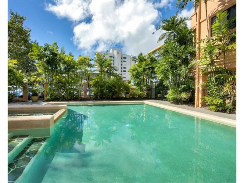 5/253-255 Lake Street, Cairns North QLD 4870