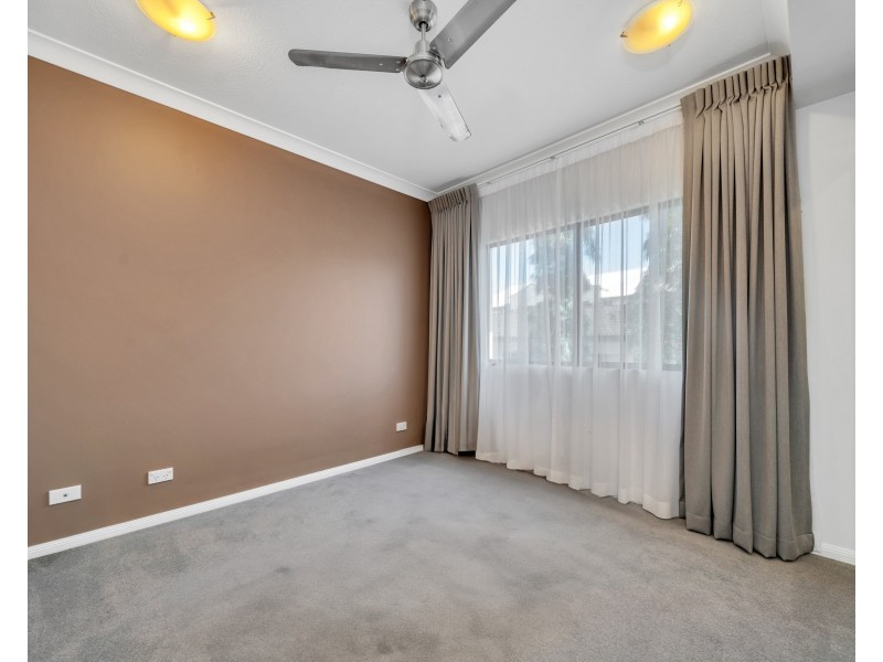 8/172 McLeod Street, Cairns North QLD 4870