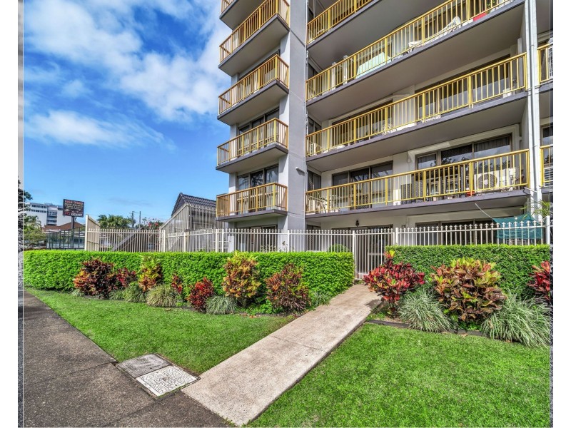 2/249-255 Esplanade, Cairns North QLD 4870
