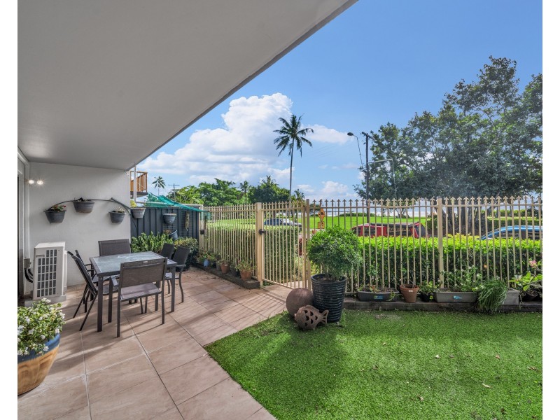 2/249-255 Esplanade, Cairns North QLD 4870