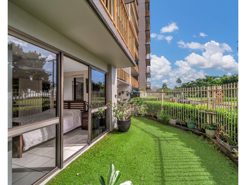 2/249-255 Esplanade, Cairns North QLD 4870