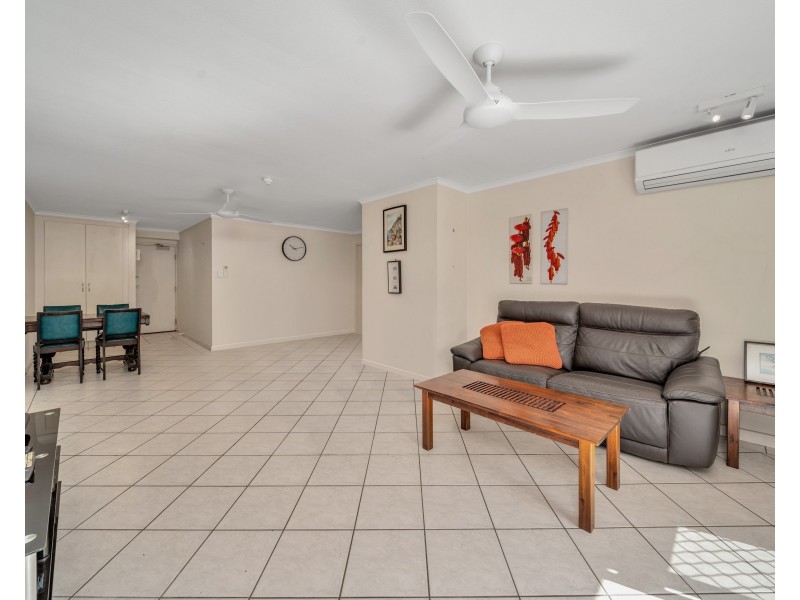 2/249-255 Esplanade, Cairns North QLD 4870