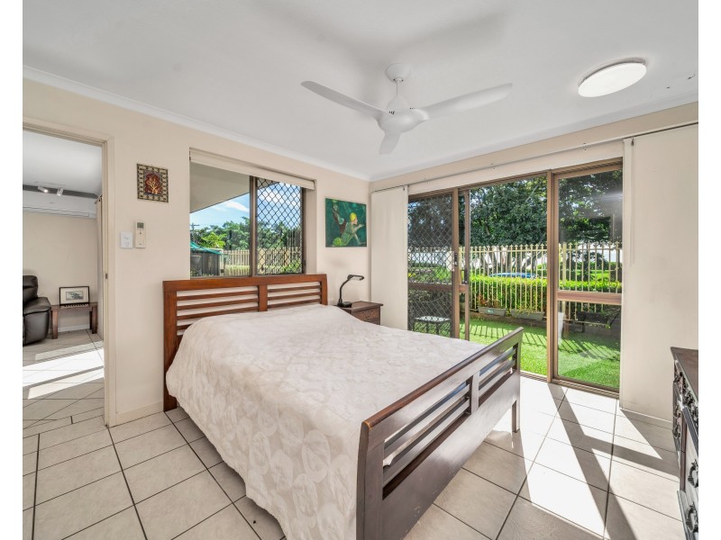 2/249-255 Esplanade, Cairns North QLD 4870