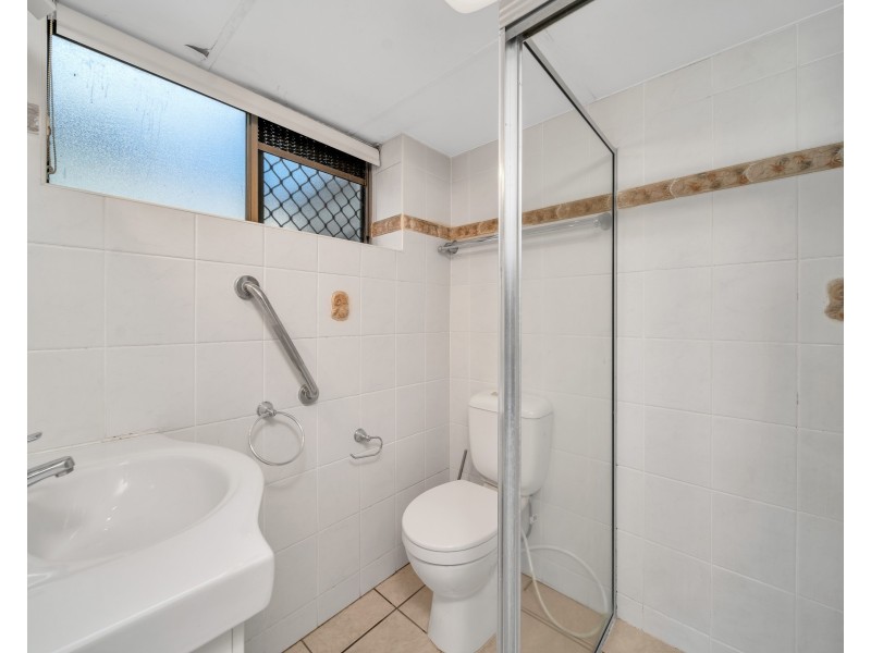 2/249-255 Esplanade, Cairns North QLD 4870