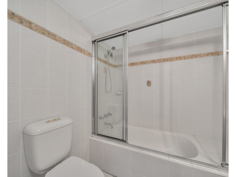 2/249-255 Esplanade, Cairns North QLD 4870