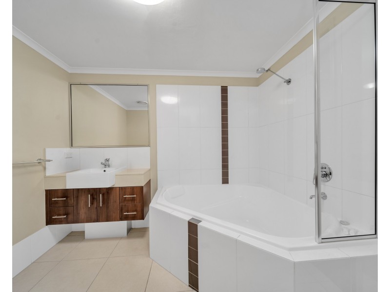 58/1-15 Robson Street, Mooroobool QLD 4870