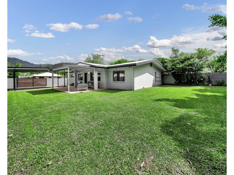 14 Stirling Street, Whitfield QLD 4870