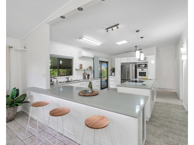 11 Pomona Avenue, Mooroobool QLD 4870