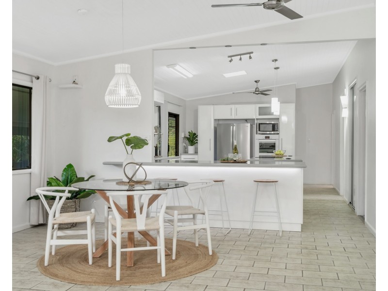 11 Pomona Avenue, Mooroobool QLD 4870