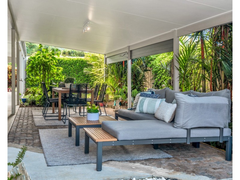 11 Pomona Avenue, Mooroobool QLD 4870
