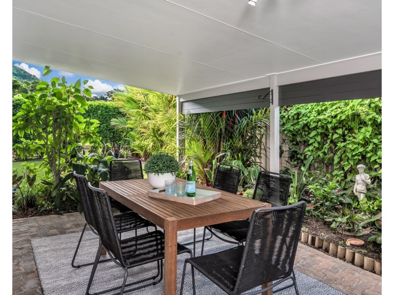 11 Pomona Avenue, Mooroobool QLD 4870