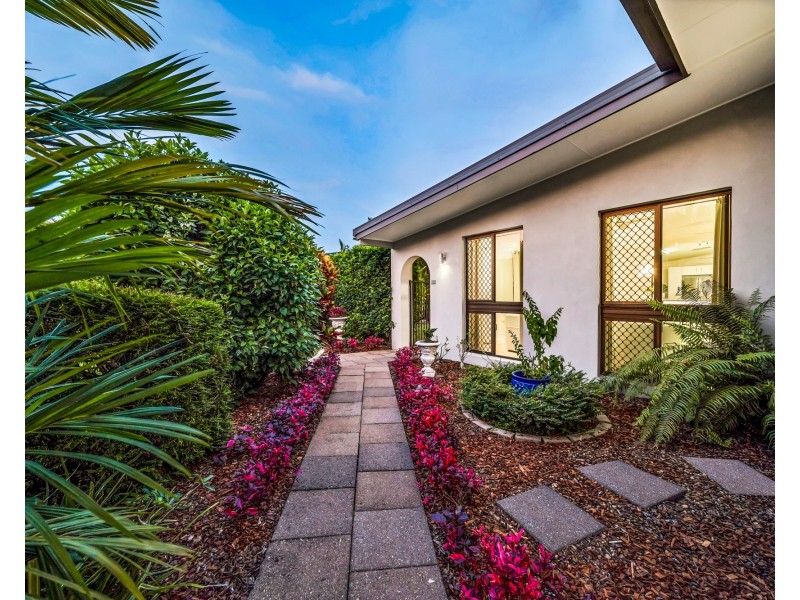 11 Pomona Avenue, Mooroobool QLD 4870